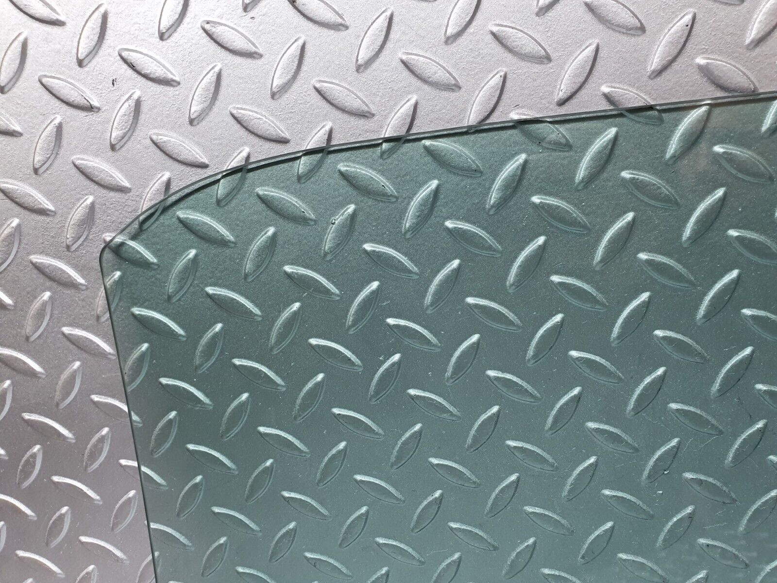 41406 Mercedes-Benz W124 200E Rear Left Door Window Glass