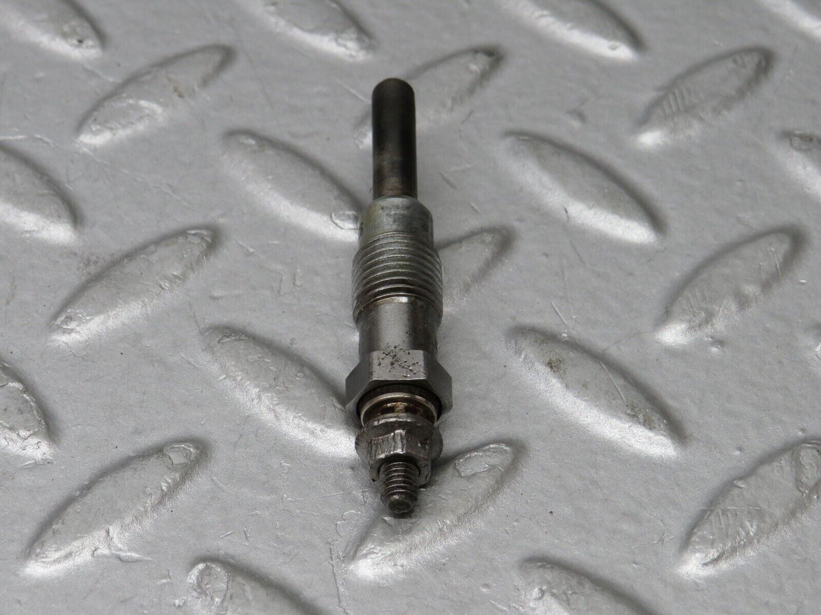 35888 Mercedes-Benz 240D OM616.912 Glow Plug NGK Y-902R