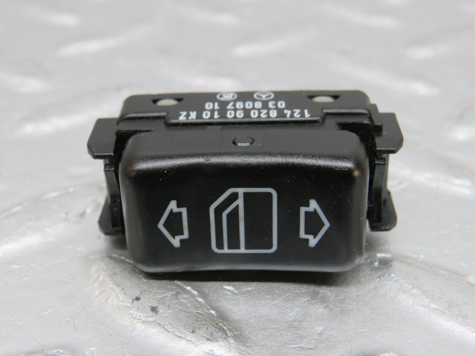 38085 Mercedes-Benz A124 320E Electric Window Switch Right Side 1248209010