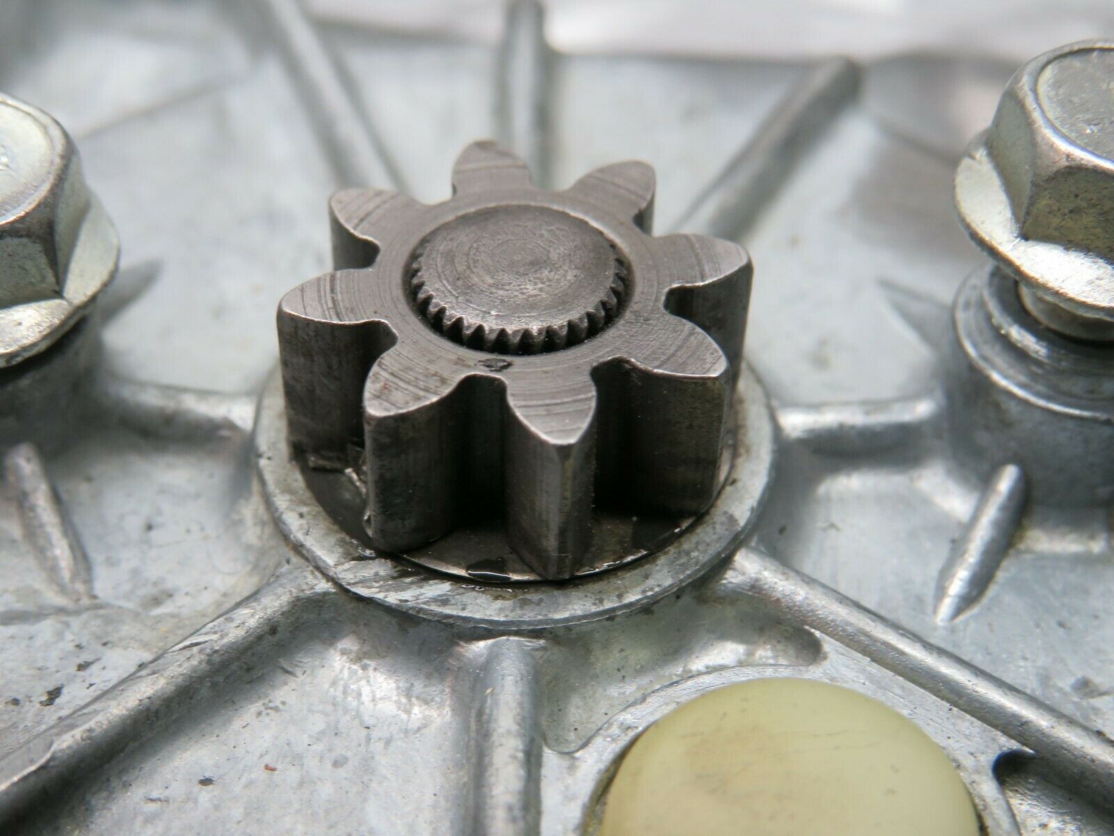 22809 Mercedes-Benz W116 350SE Rear Right Window Regulator Motor 0130820062