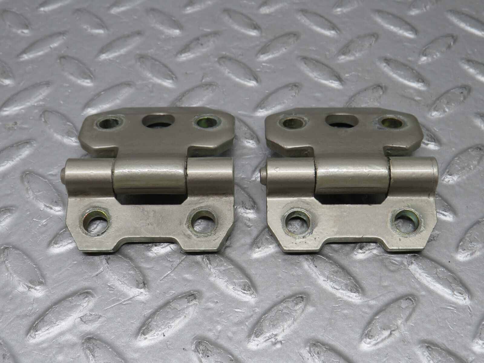 36616 Mercedes-Benz W201 190E 2.0L Door Hinge Left Side