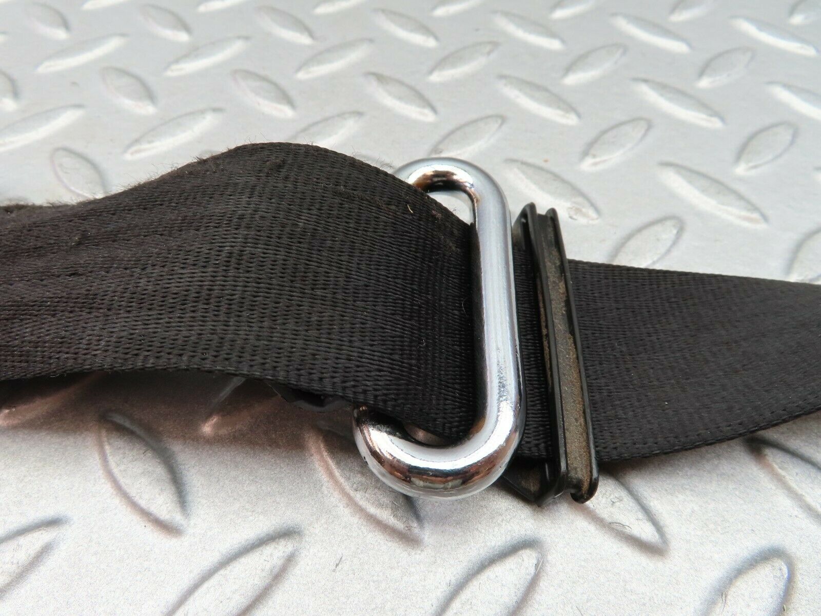 5774 Mercedes-Benz W123 200 Front Right Seat Belt