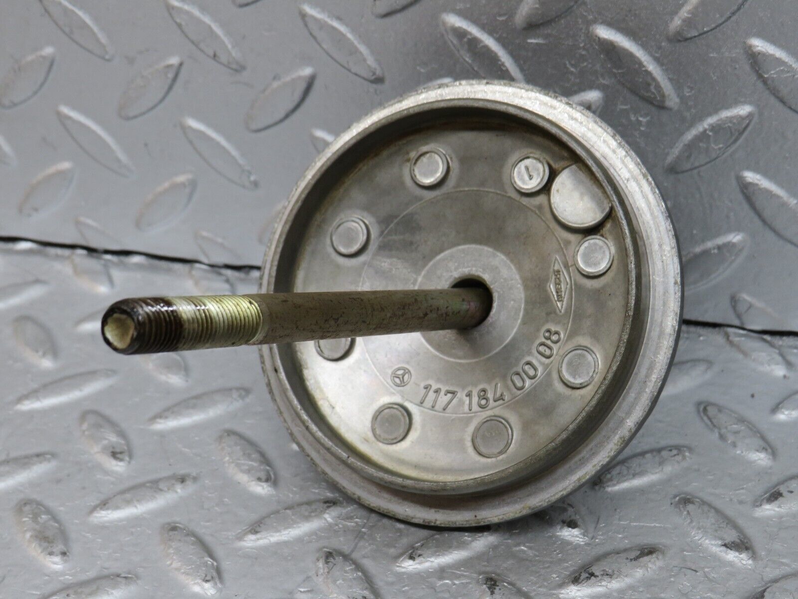 36333 Mercedes-Benz W126 420SE Oil Filter Housing 1171802611 1171840008