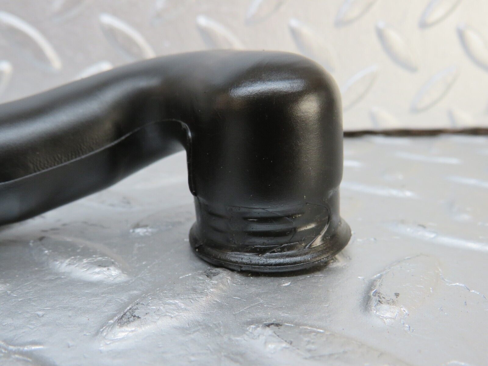 34453 Mercedes-Benz C126 380SEC Coupe Crankcase Breather Hose 1160940791