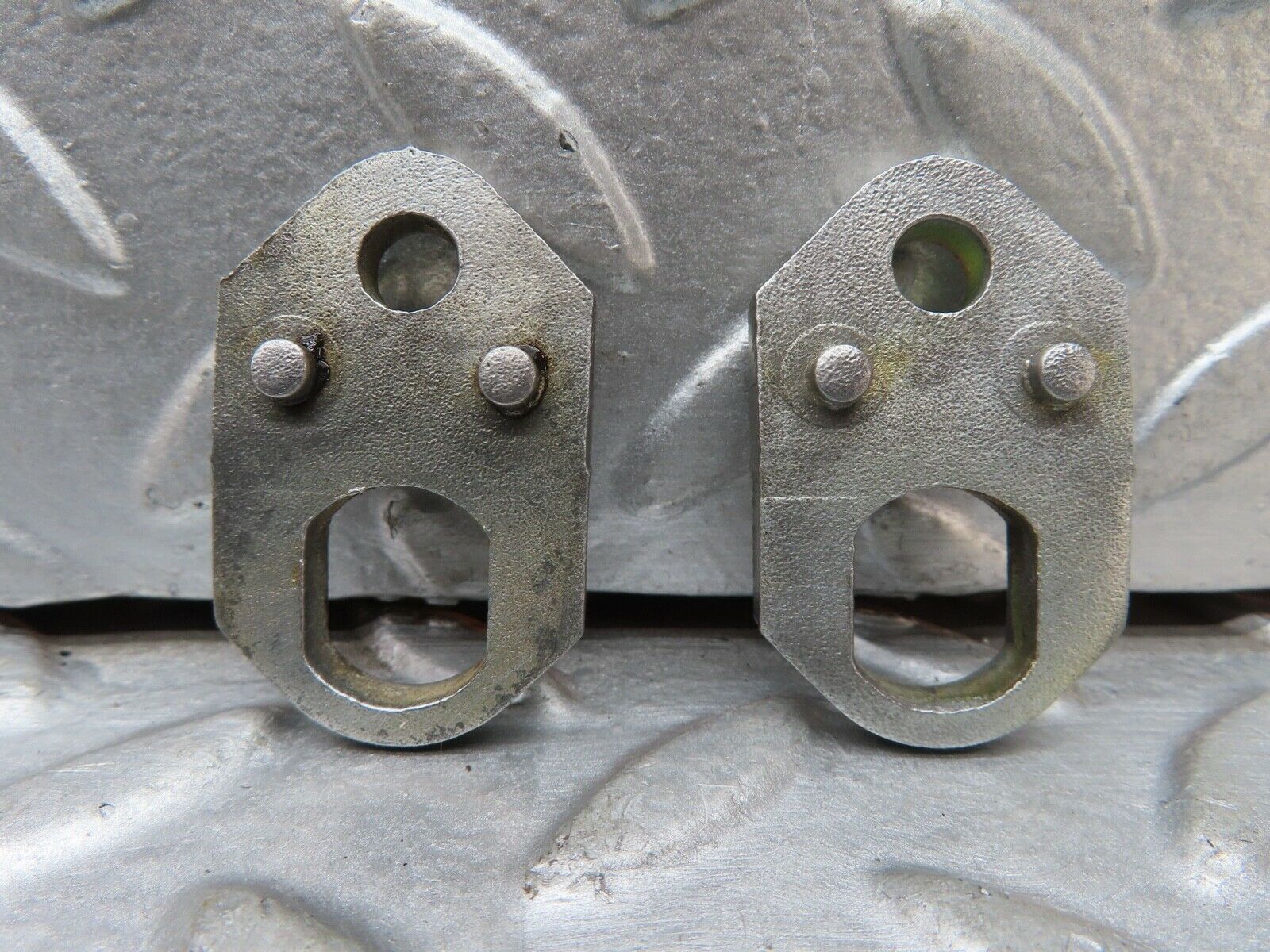 17736 Mercedes-Benz W116 450SEL Fuel Injector Bracket