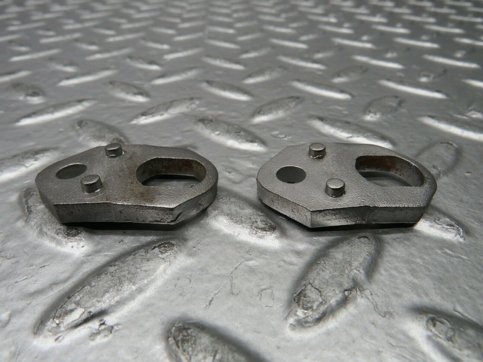 23173 Mercedes-Benz C107 450SLC Coupe Fuel Injector Bracket Pair