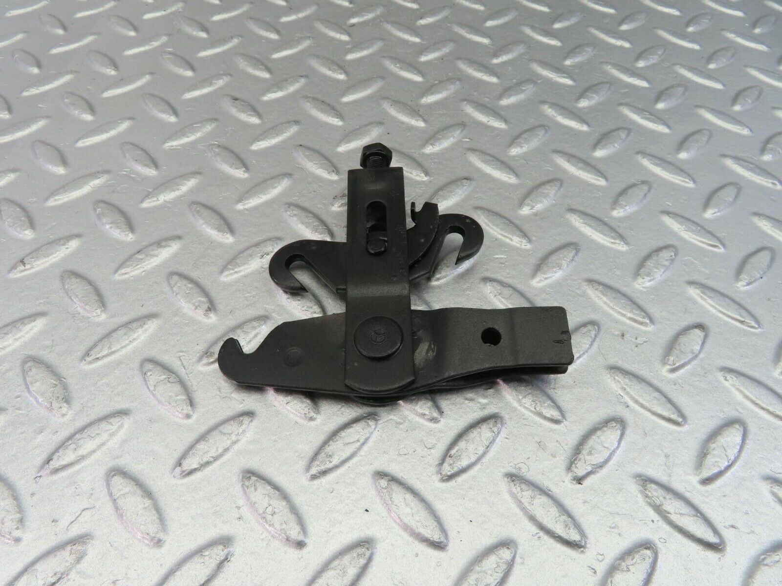 10579 Mercedes-Benz W201 190E Handbrake Adjusting Handbrake Regulator