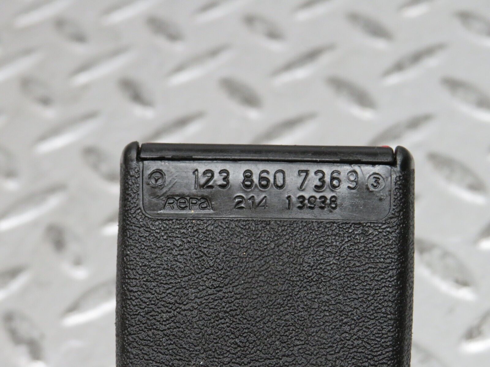 28636 Mercedes-Benz W123 280E Seat Belt Buckle Rear 1238607369