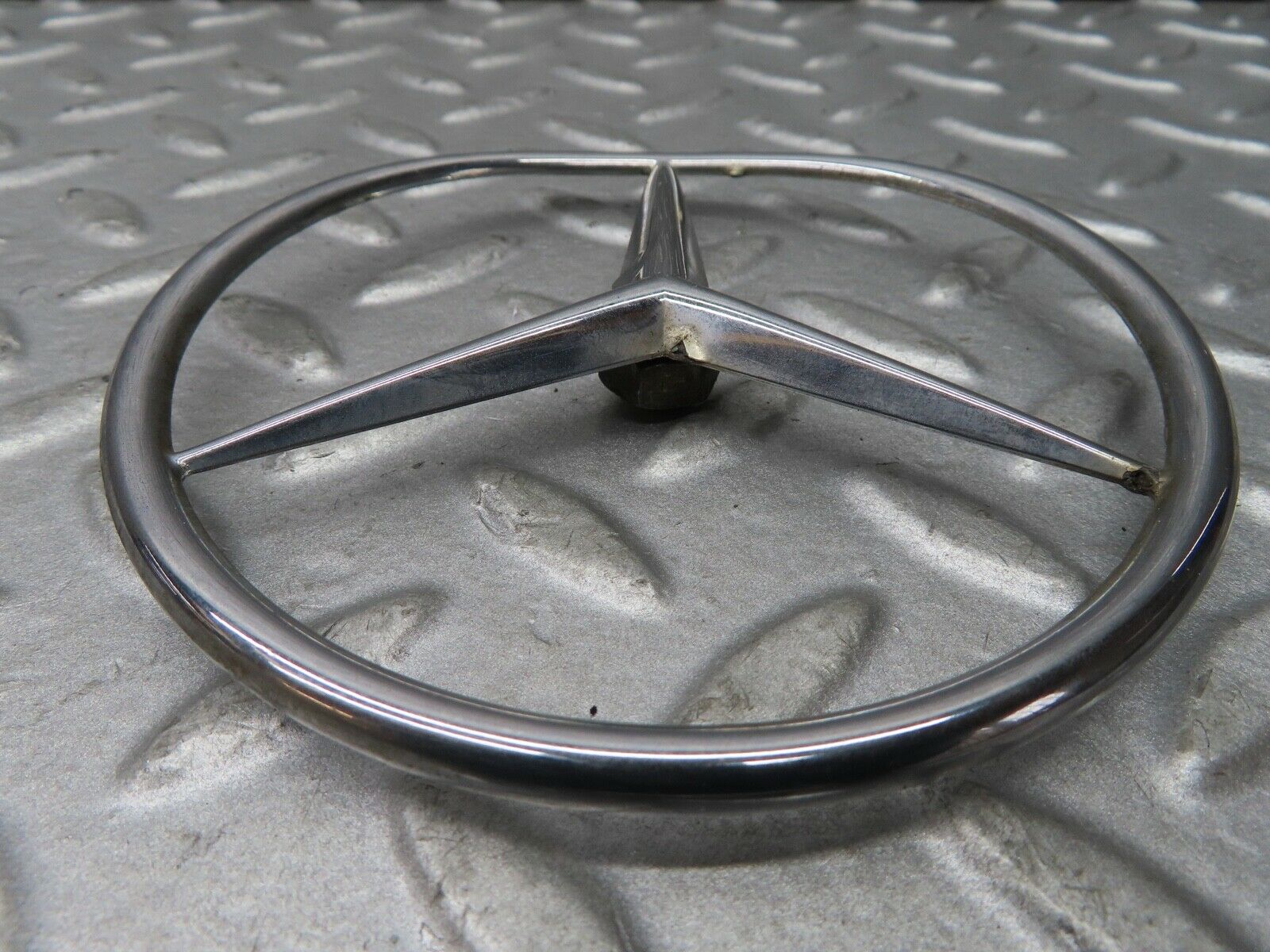 17695 Mercedes-Benz W116 450SEL Trunk Lid Badge Emblem 1167580058