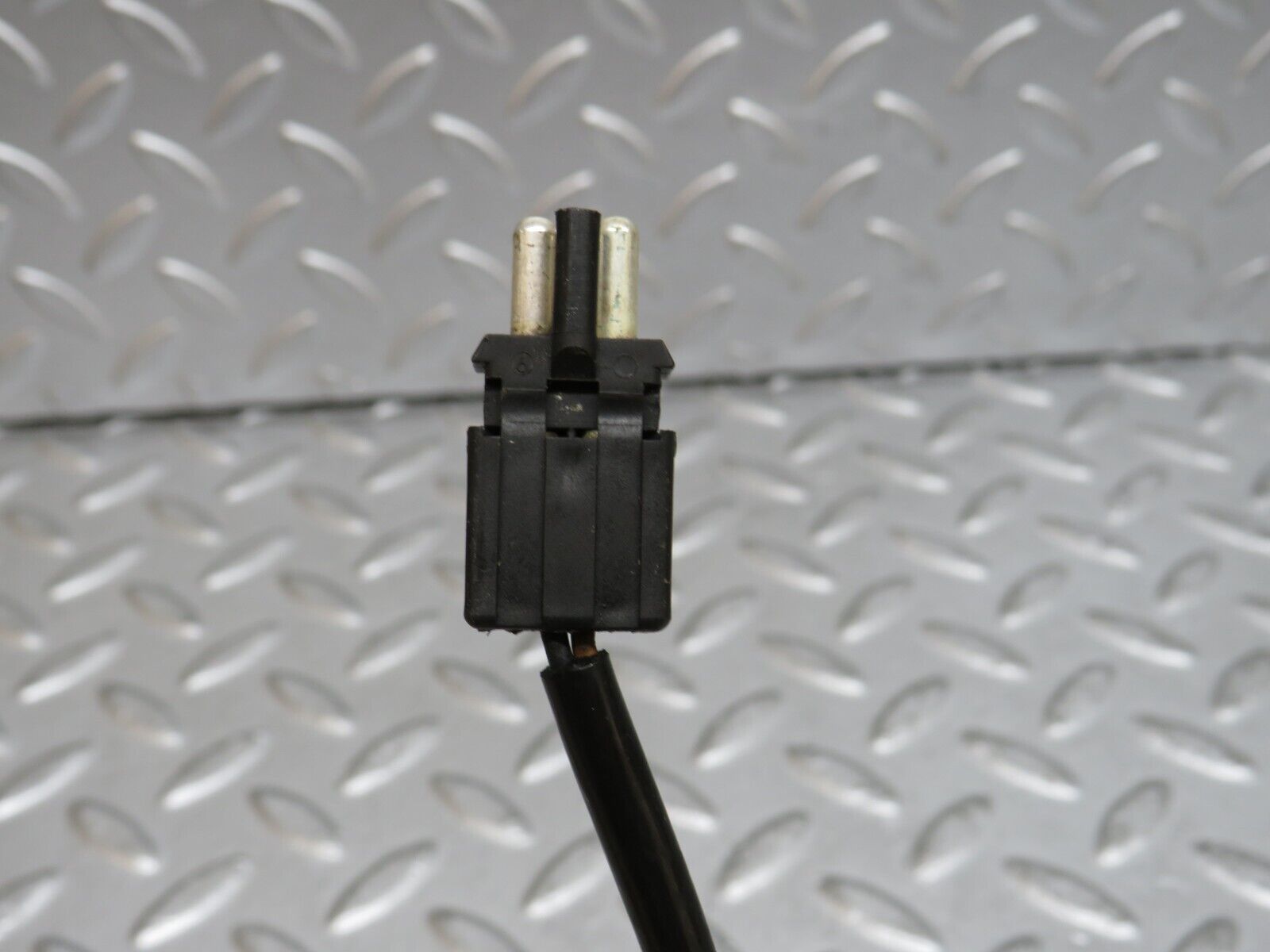 29592 Mercedes-Benz W124 230E Brake Pad Sensor Right Side 2015452228