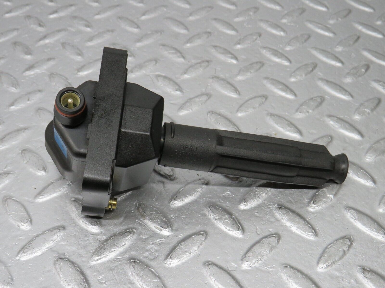 38343 Mercedes-Benz R129 280SL Coupe Ignition Coil Bosch 0221506444 0001587003 0001593642