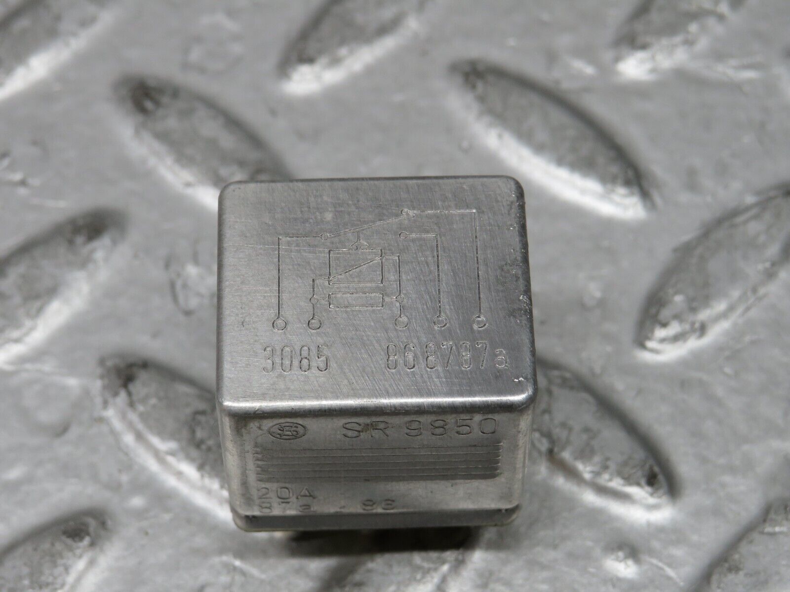 28666 Mercedes-Benz W123 230E Multi Purpose Relay 0015420219