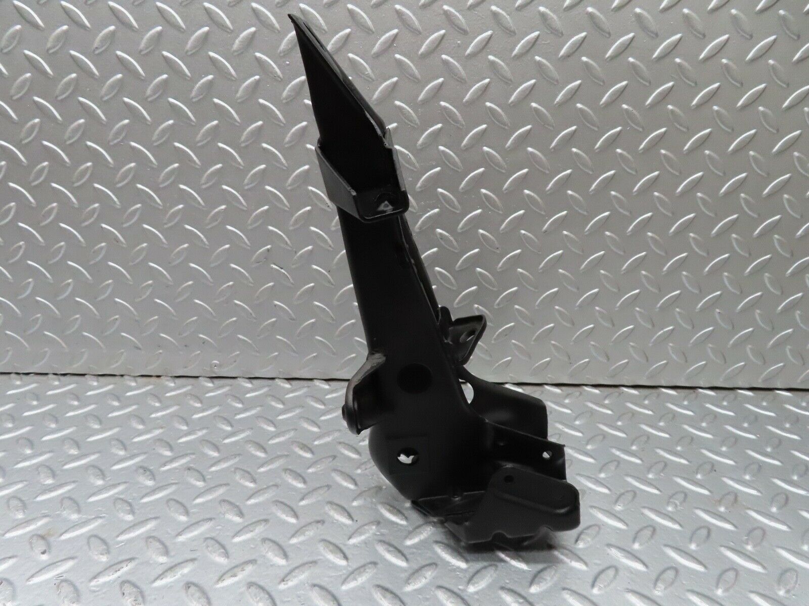 18248 Mercedes-Benz W111 220SE Coupe Clutch Pedal Brake Pedal Bracket