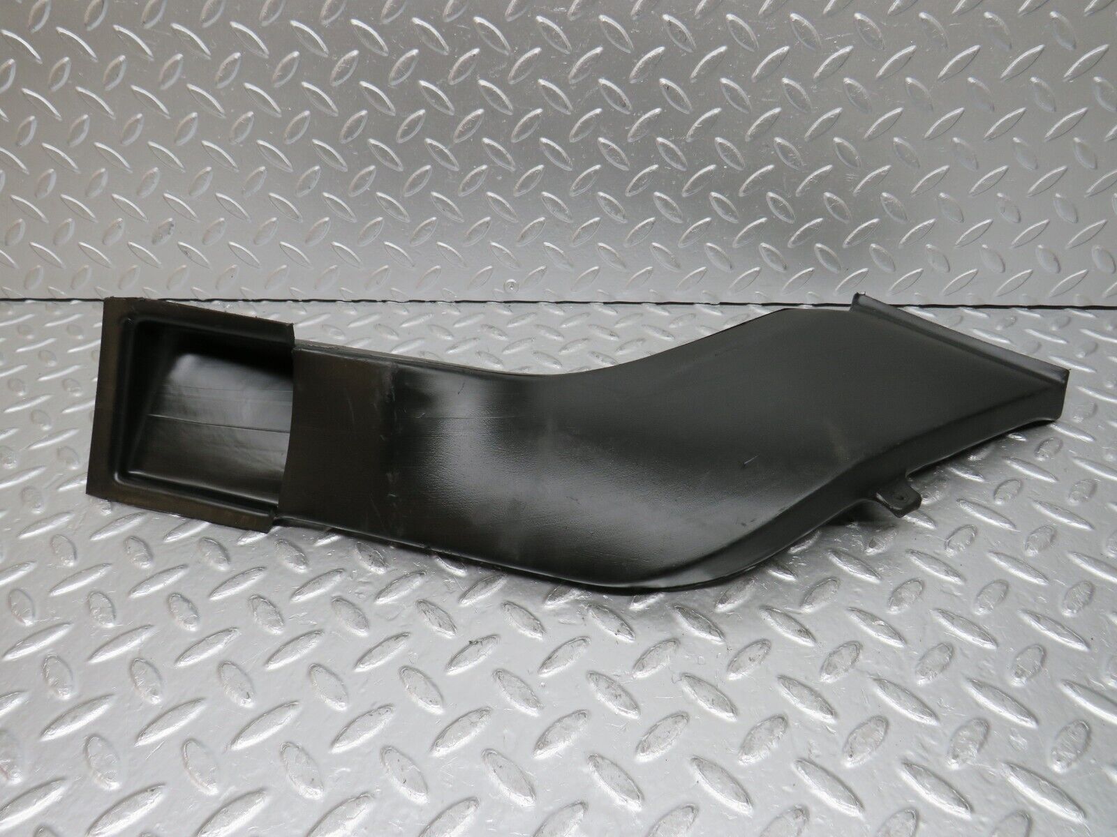 0237 Mercedes-Benz W108 280SE Air Duct Vent 1088310446