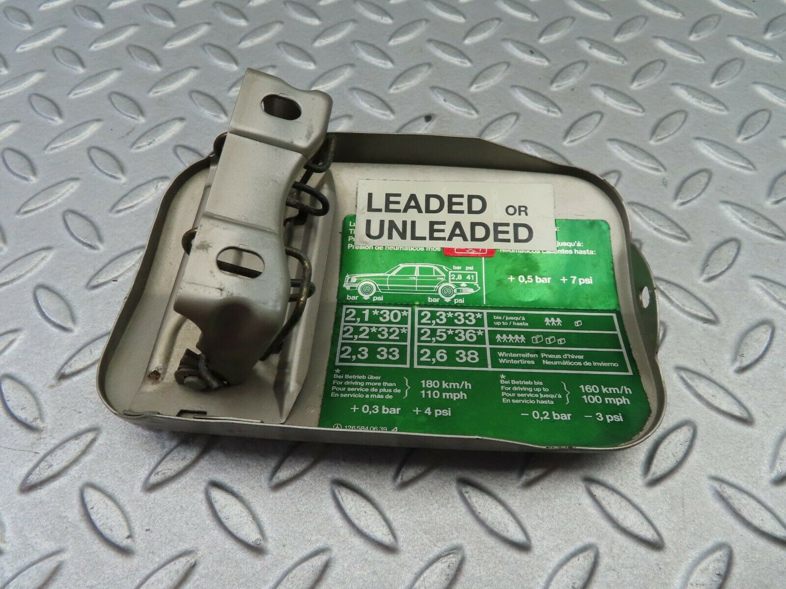 6169 Mercedes-Benz W126 380SE Fuel Tank Flap Cap 1265840639