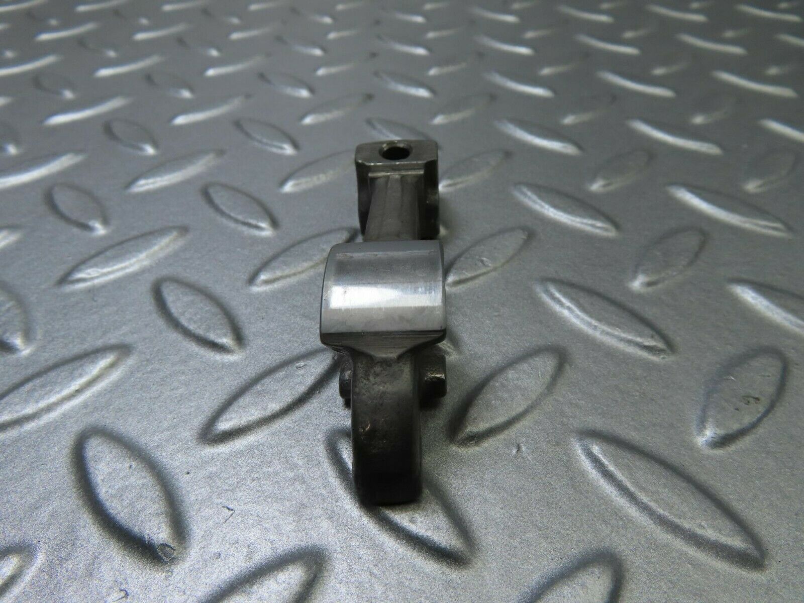 9133 Mercedes-Benz W108 Valve Rocker Arm With Retaining Spring