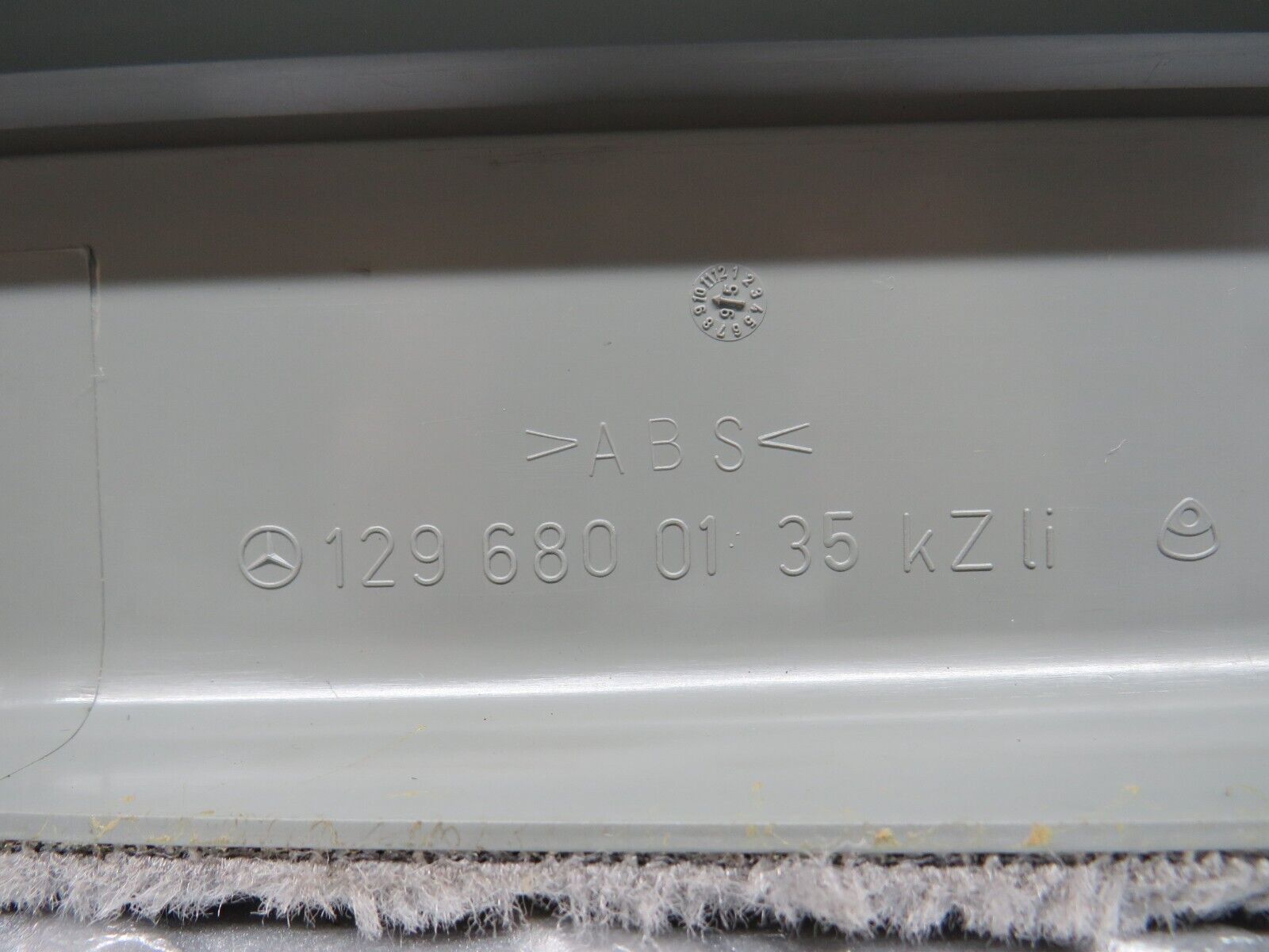 39366 Mercedes-Benz R129 320SL Coupe Left Door Sill Cover Grey 1296800135