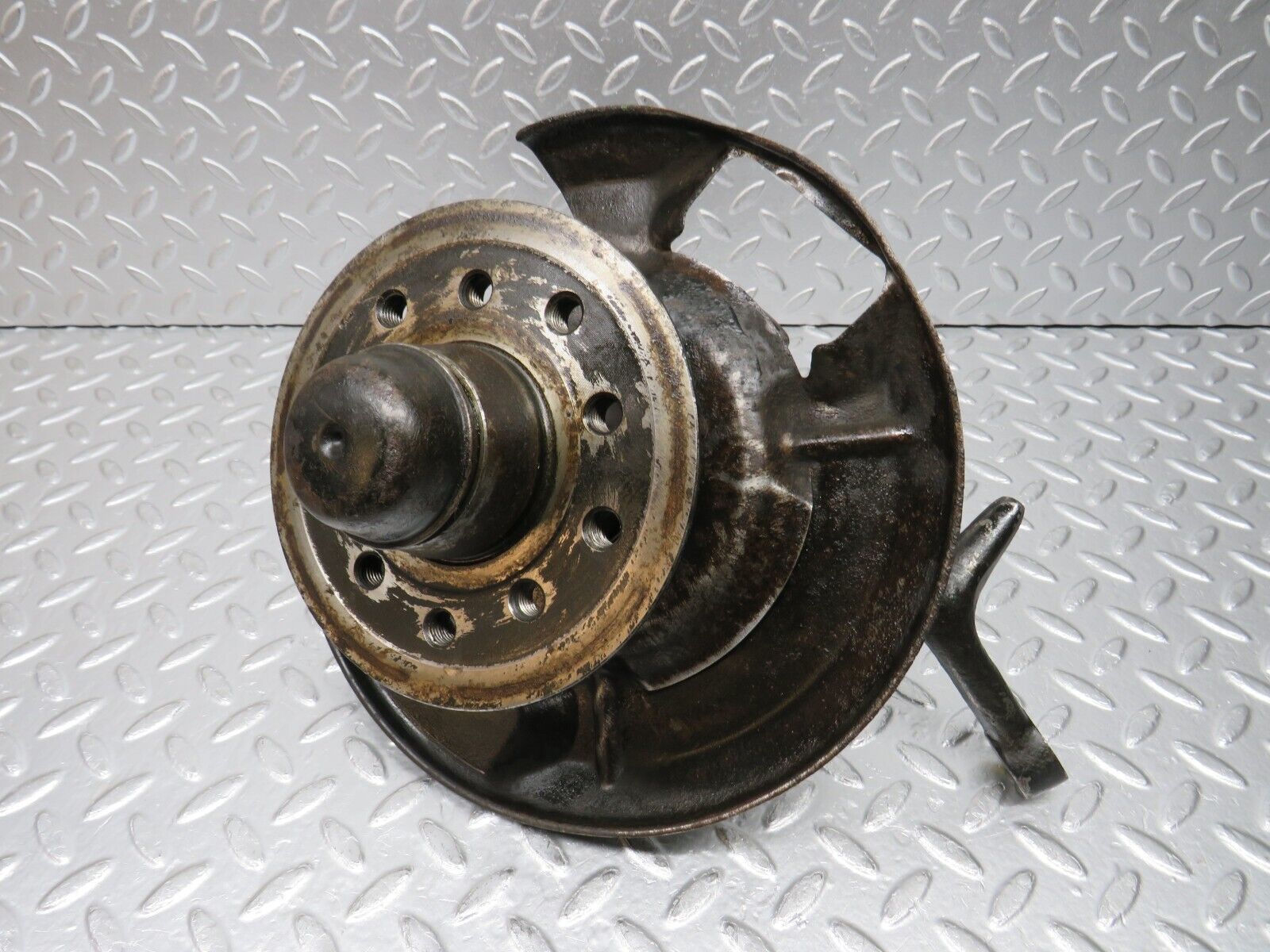 0848 Mercedes-Benz C107 350SLC Coupe Wheel Hub Front Right