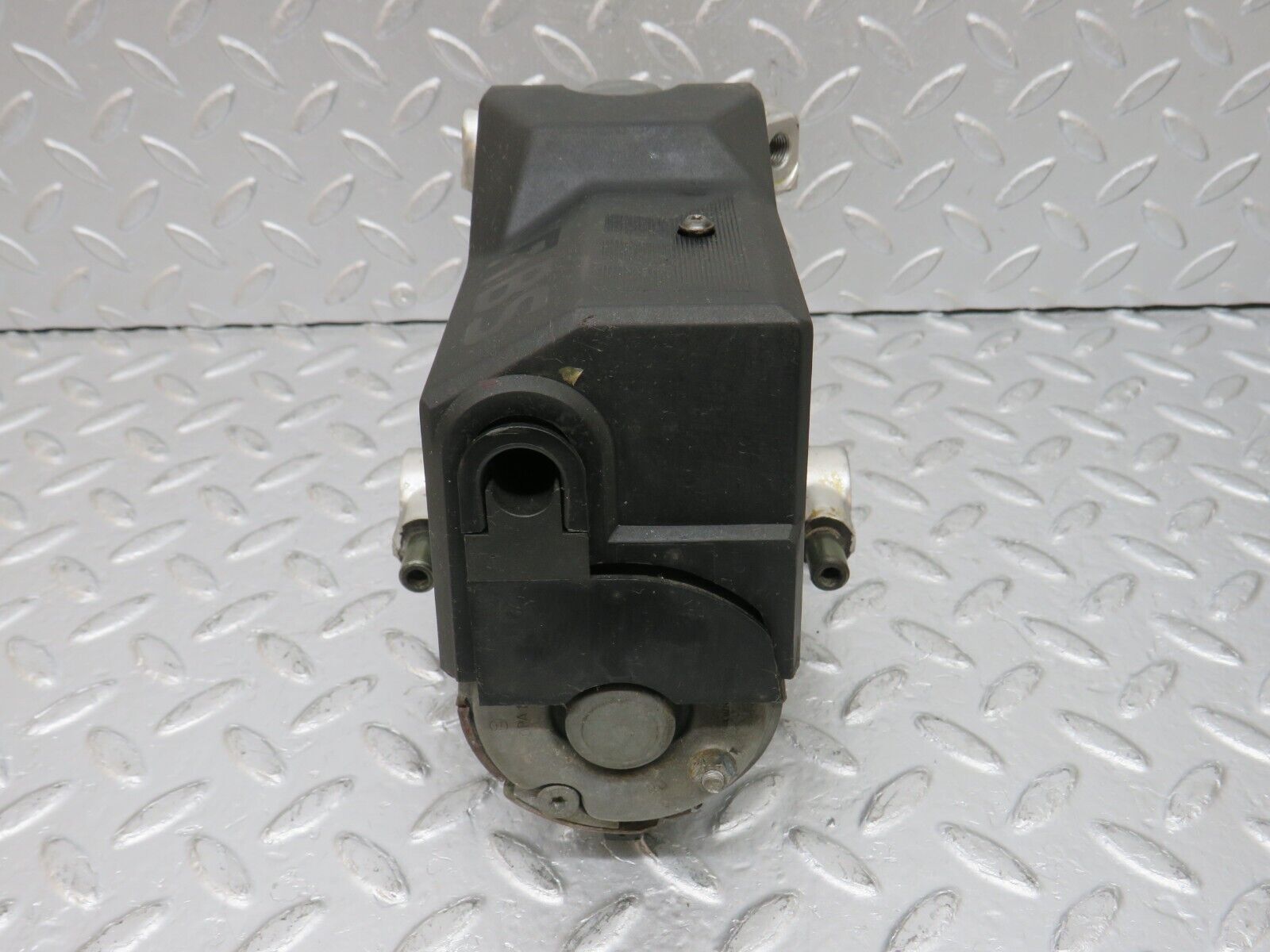 33273 Mercedes-Benz W202 C180 ABS Pump Bosch 0265200043