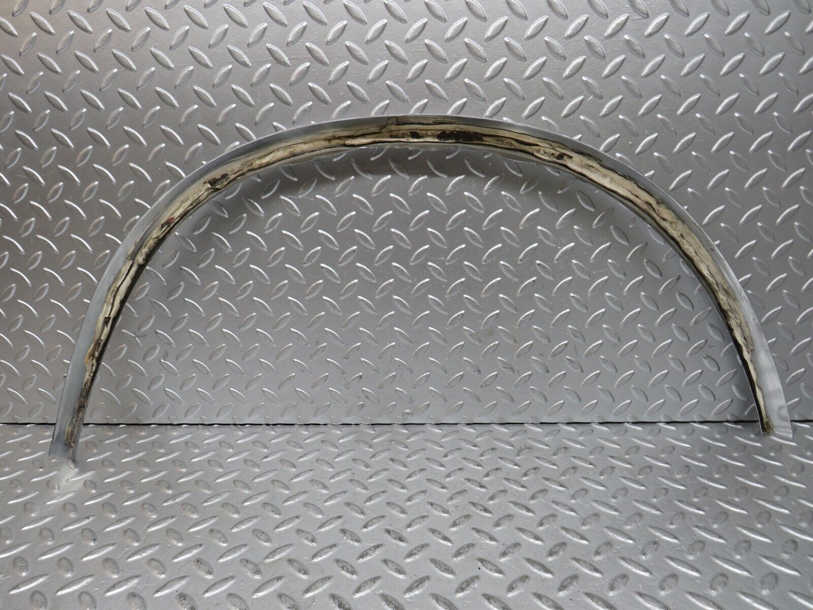 28181 Mercedes-Benz W123 280E Wheel Arch Chrome Fender Wing Trim Rear Left