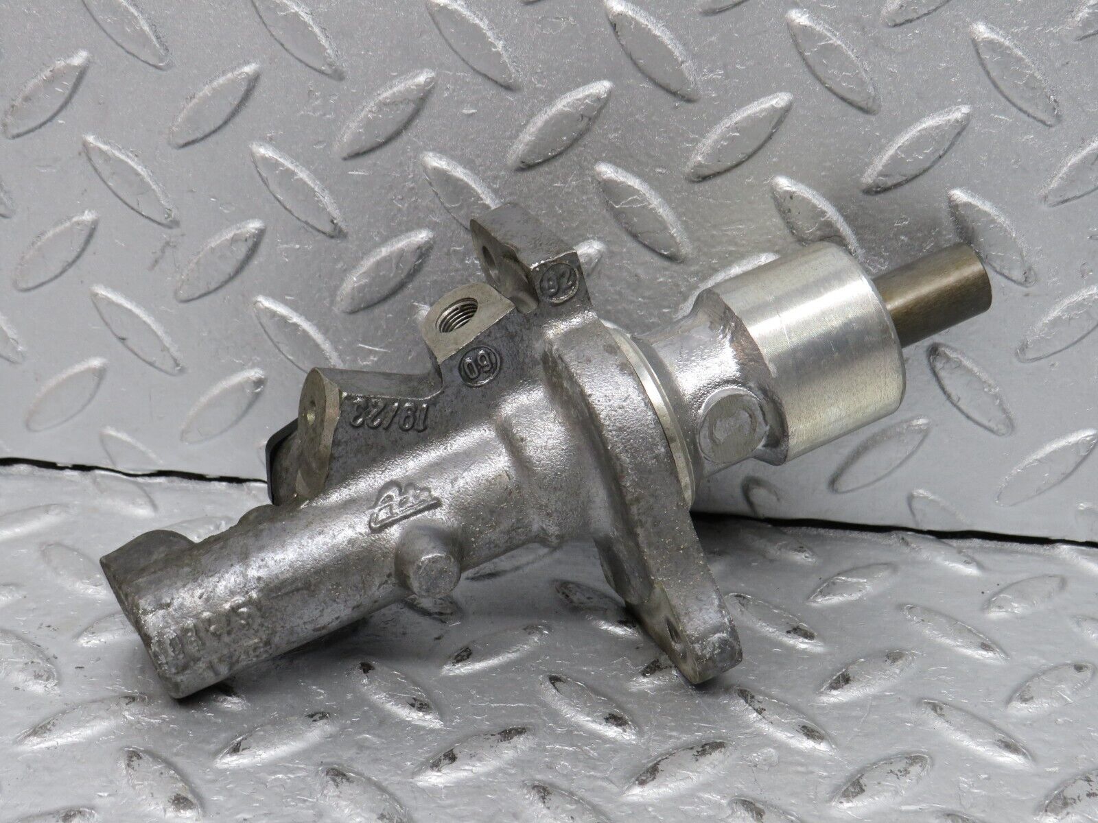 38740 Mercedes-Benz W201 190E 2.6L Brake Master Cylinder ATE