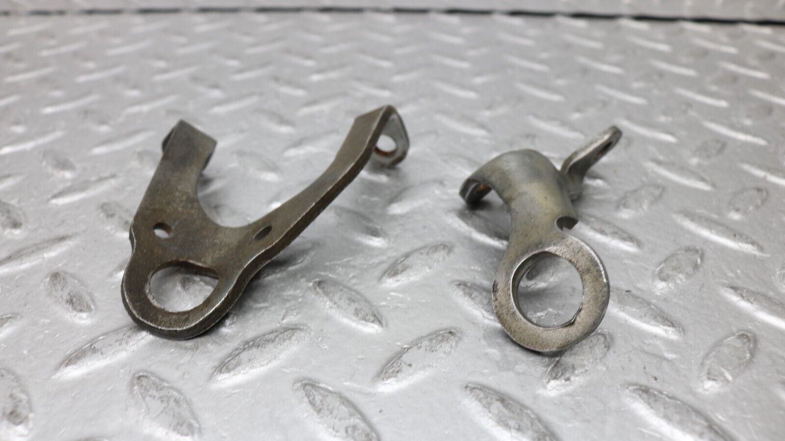 37227 Mercedes-Benz C126 420SEC Coupe Engine Lifting Eyes Hook