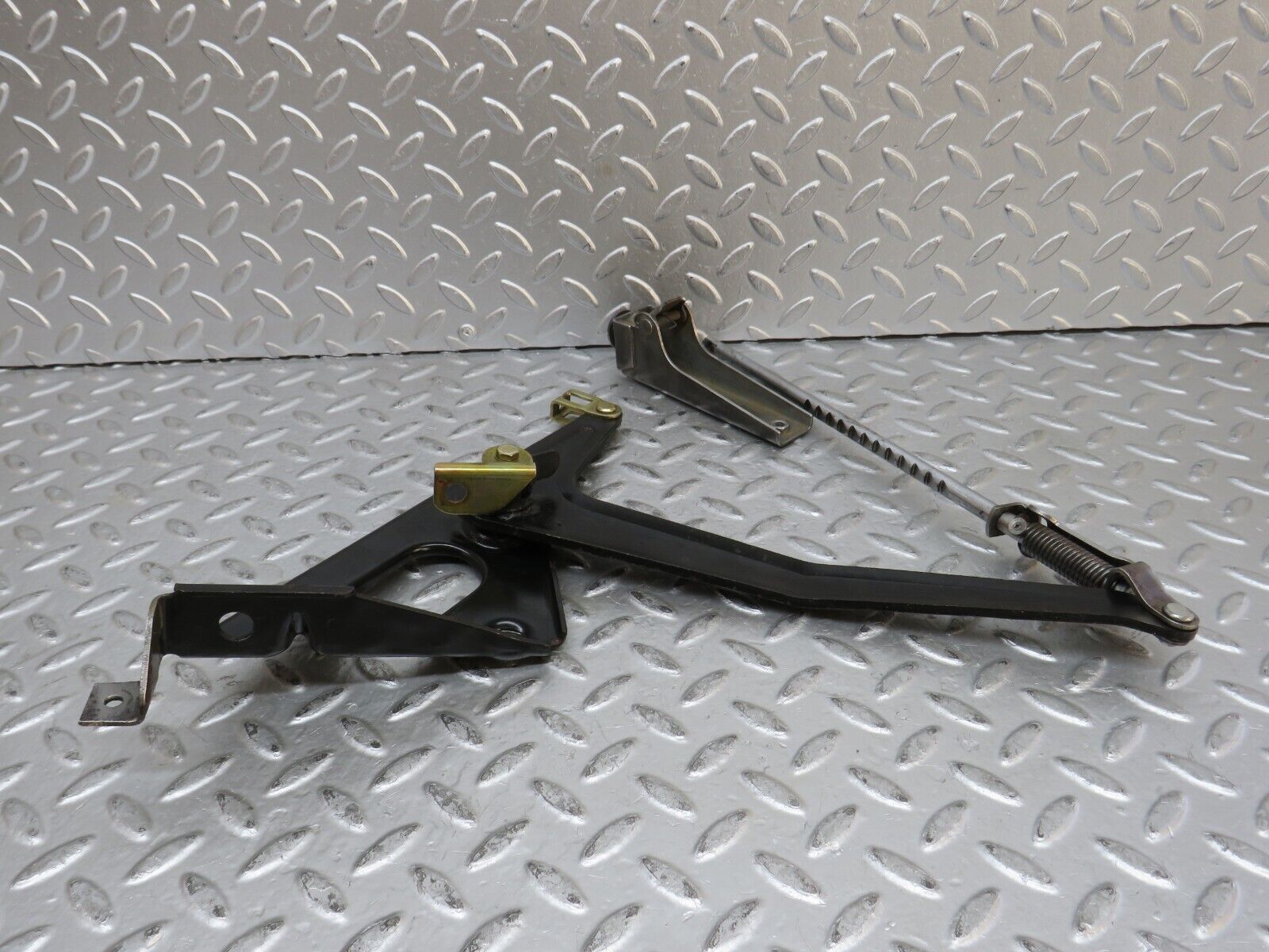 28141 Mercedes-Benz W123 280E Handbrake Regulator