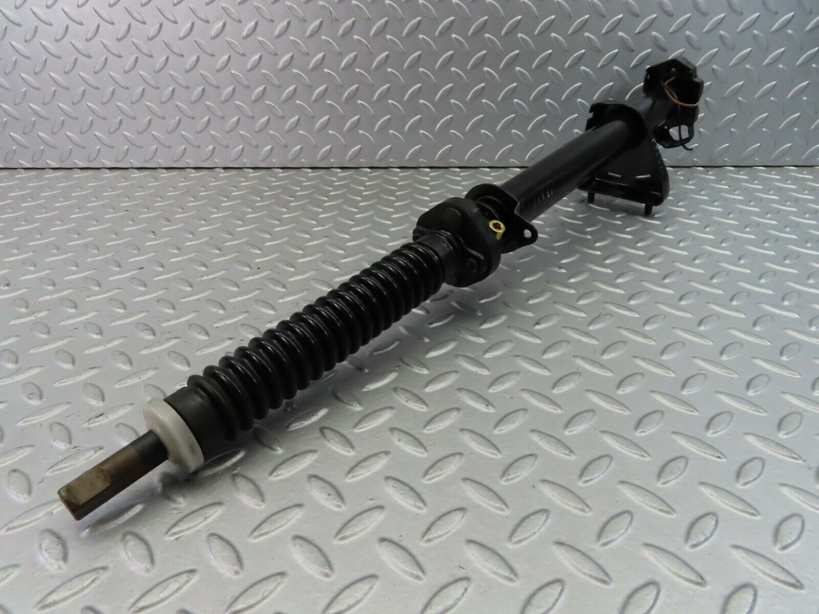 7743 Mercedes-Benz S123 230TE Wagon Steering Column