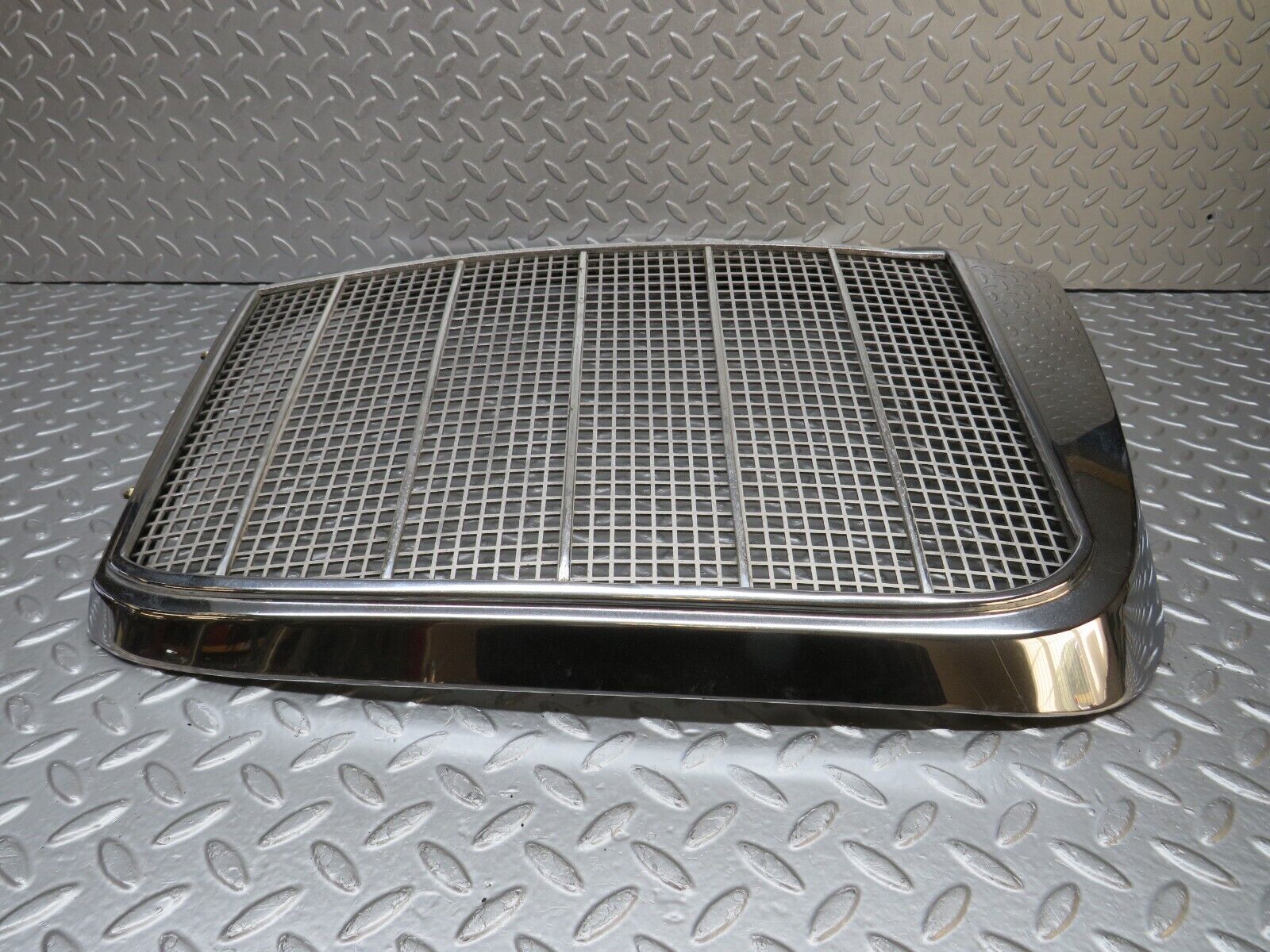 40343 Mercedes-Benz W110 230 Bonnet Grill Chrome