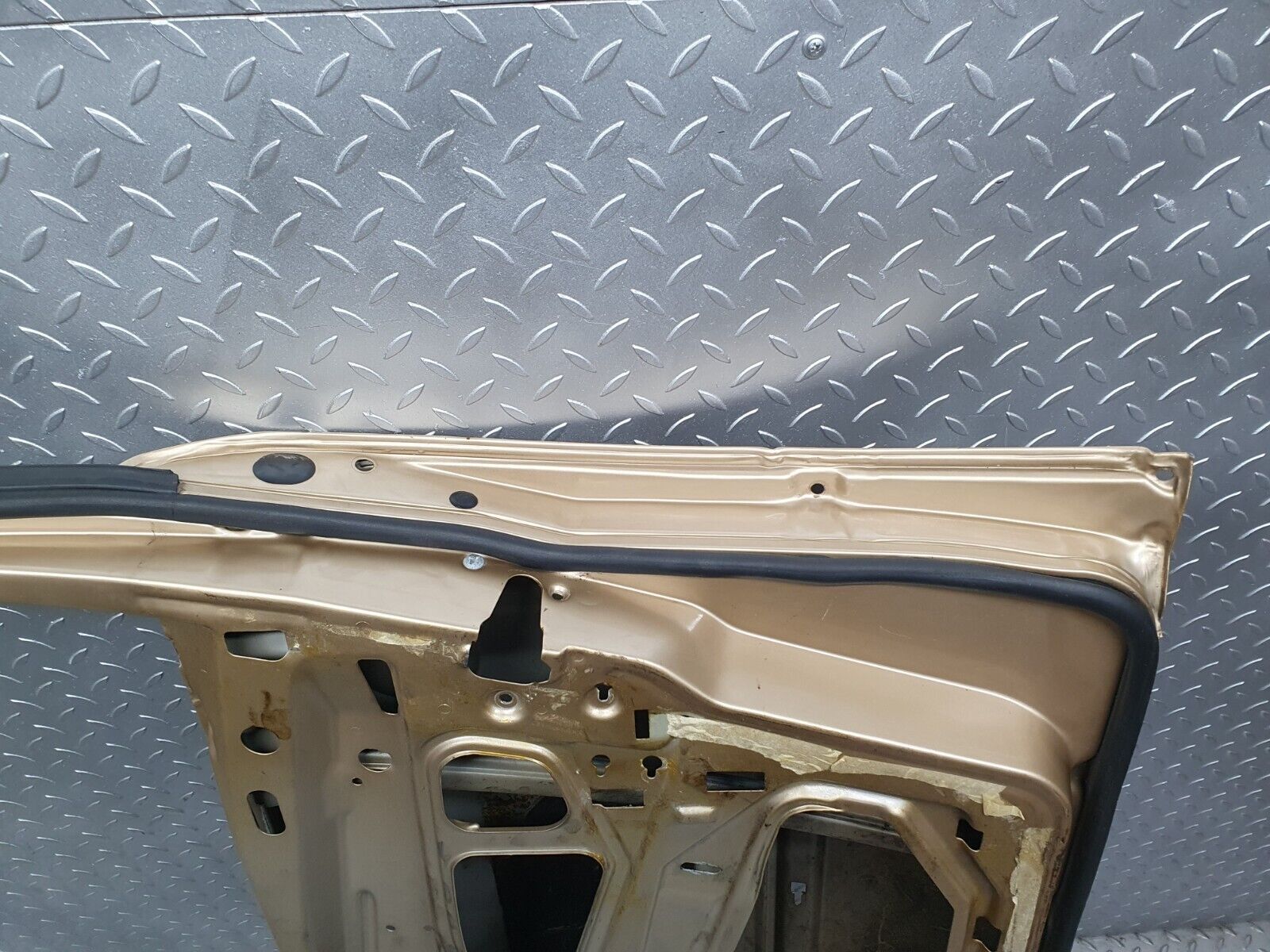 41367 Mercedes-Benz W124 200E Front Right Door