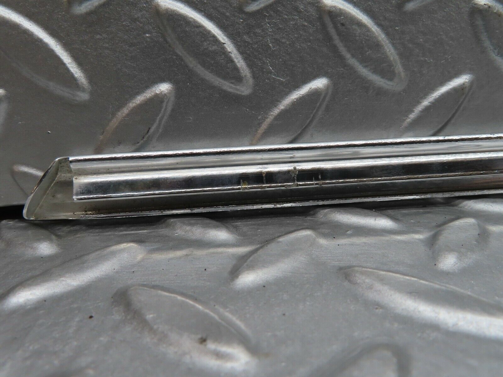 21038 Mercedes-Benz W123 230E Front Right Door Chrome Moulding Trim