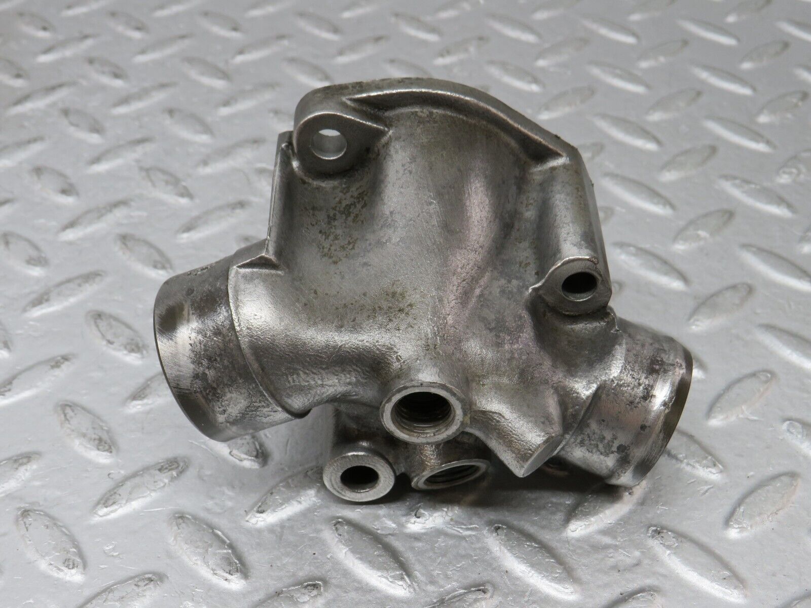 36258 Mercedes-Benz W126 420SE Water Pipe Socket