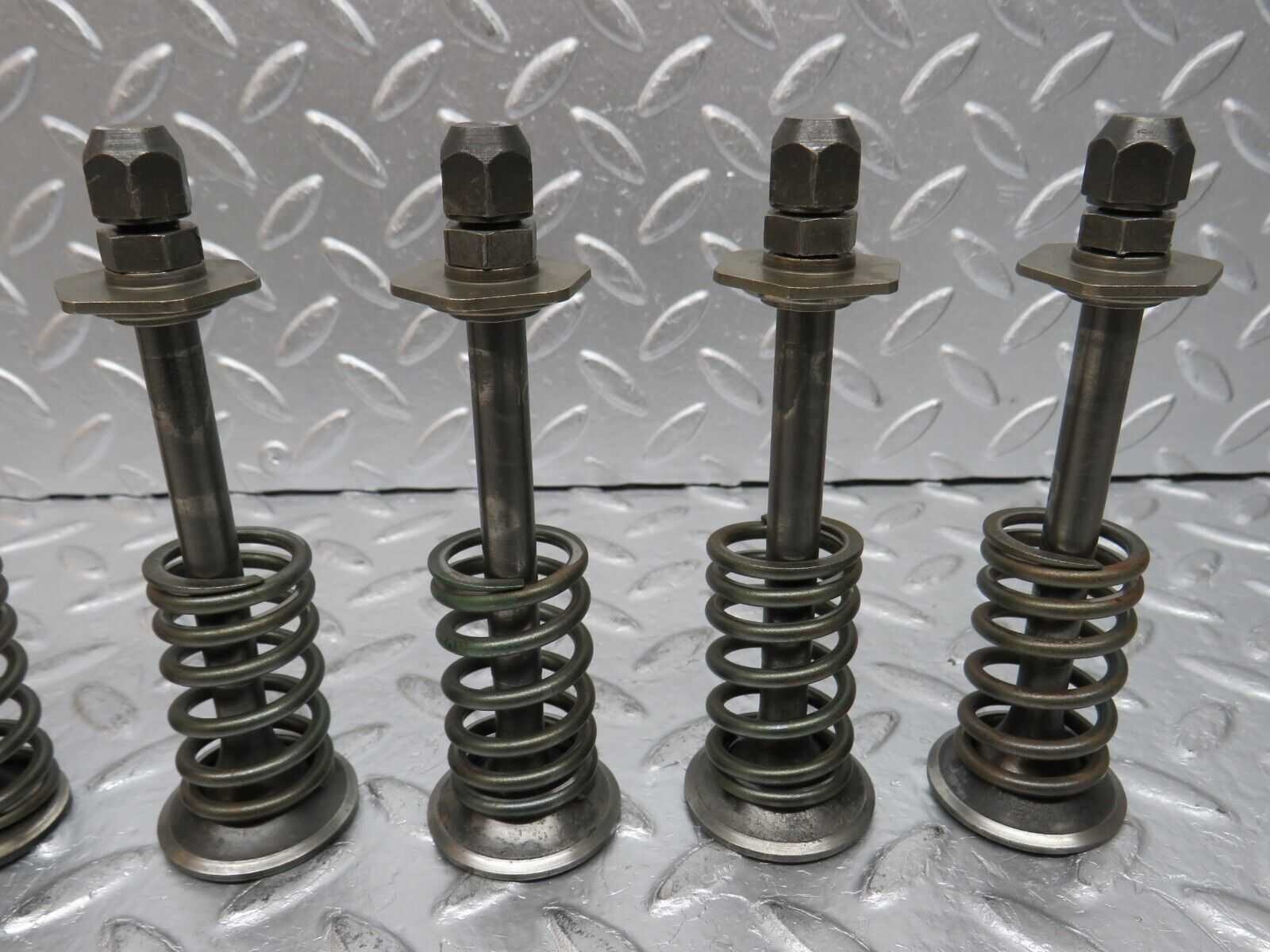 0886 Mercedes-Benz W123 240D Engine Exhaust Valve with Spring