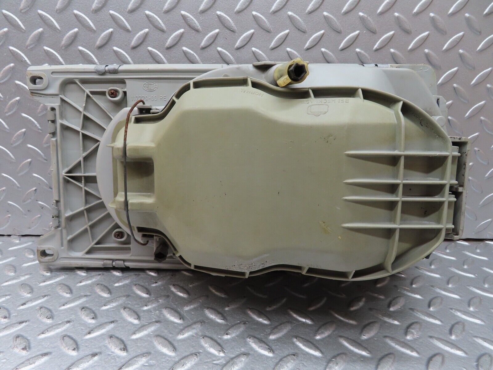 19097 Mercedes-Benz W123 300D Headlight Right Side Hella LHD