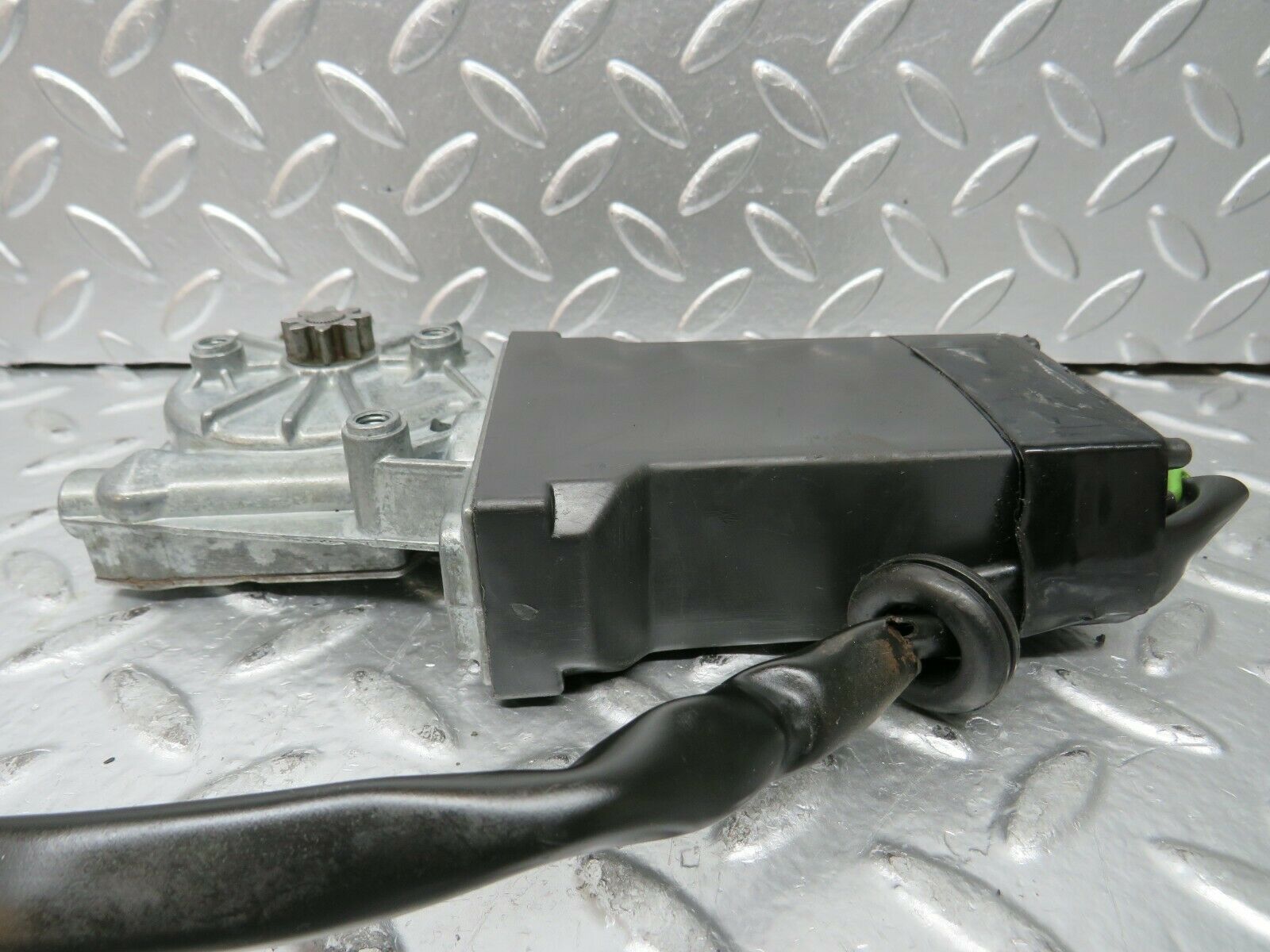 23207 Mercedes-Benz W116 350SE Window Regulator Motor Rear Right 0130820062