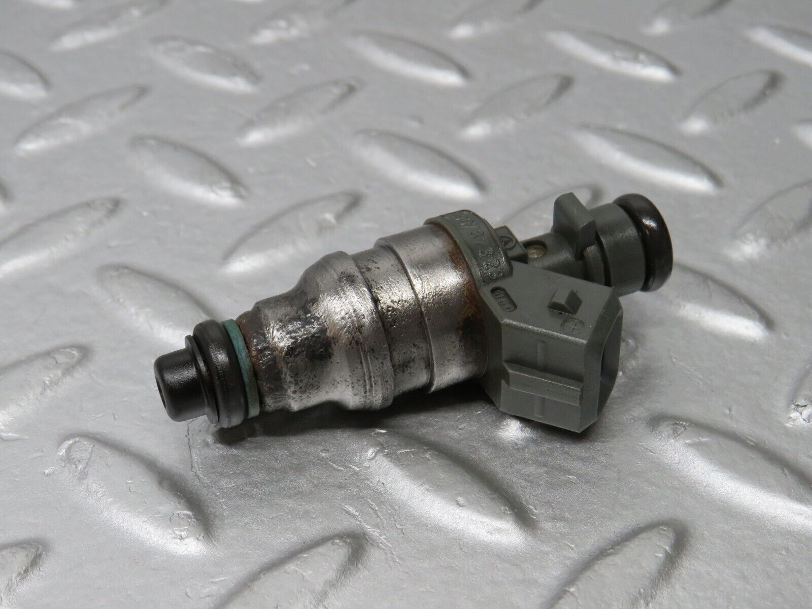 38145 Mercedes-Benz A124 320E Cabriolet Fuel Injector Bosch 0280155209 0000787323