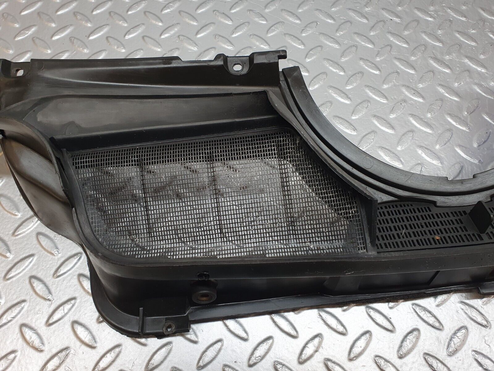 41454 Mercedes-Benz W124 200E Wiper Mechanism Cover Panel 1246280067 1246283707 1246202667 1246200978