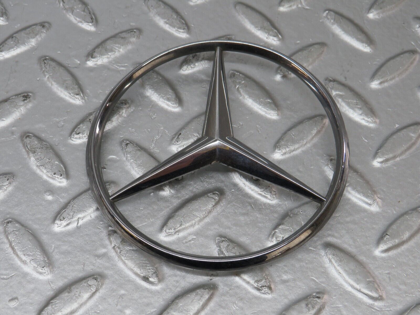 33963 Mercedes-Benz W124 260E Chrome Rear Emblem 2017580058