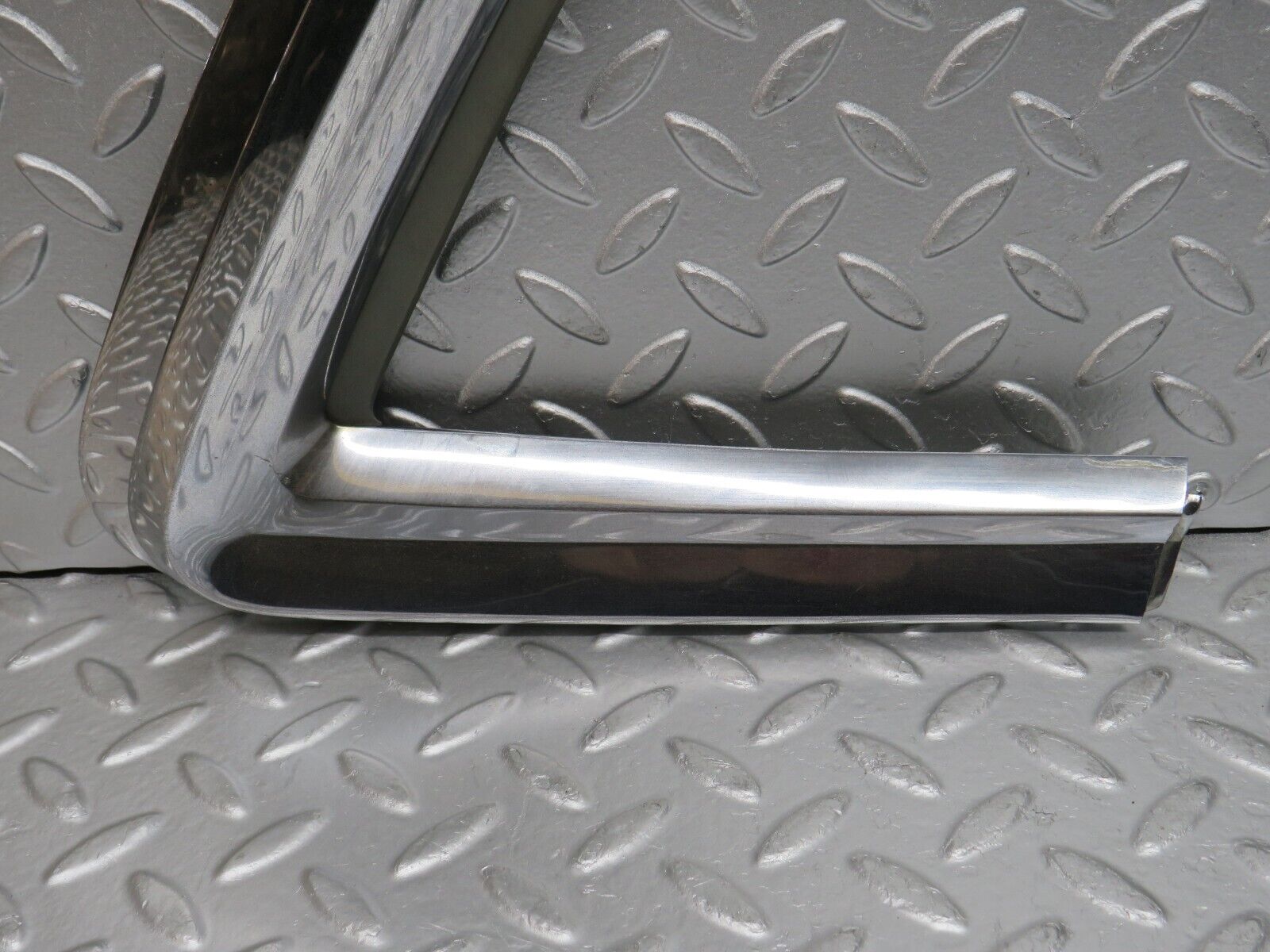 0695 Mercedes-Benz C107 350SLC Coupe Window Trim Chrome Right Side 1076980289