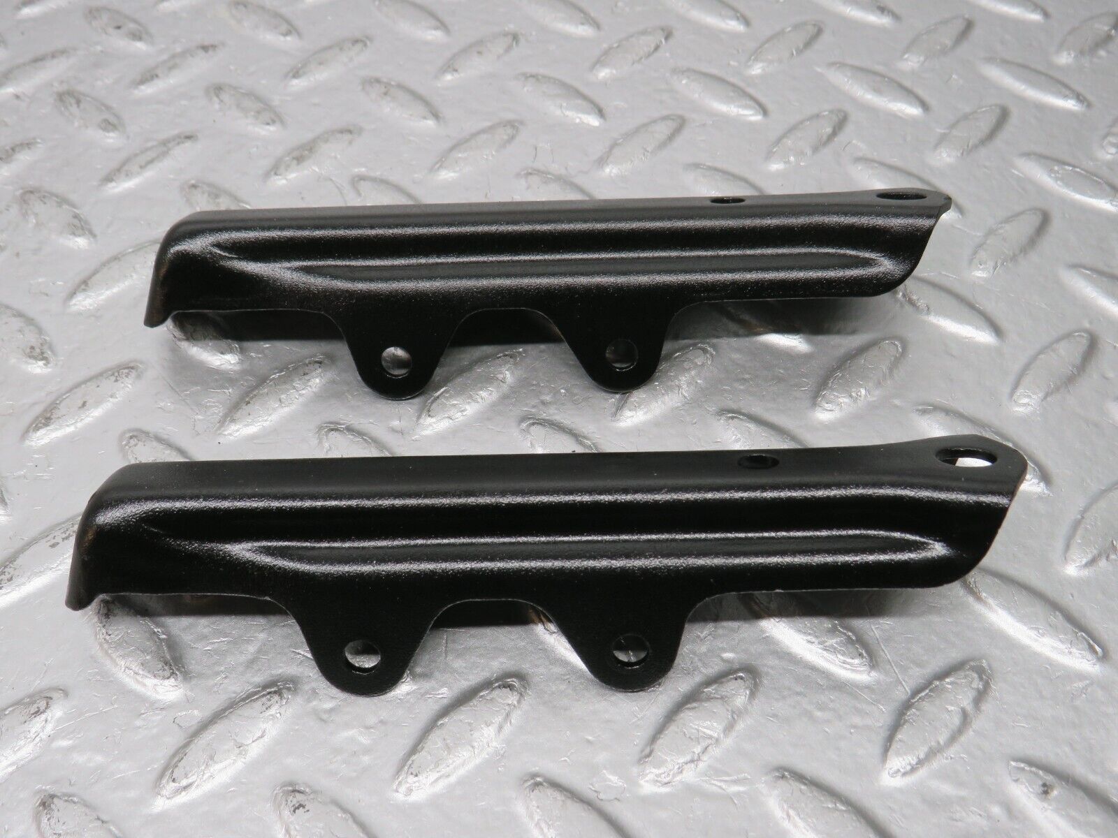 32671 Mercedes-Benz S124 300TE Wagon Air Intake Manifold Bracket