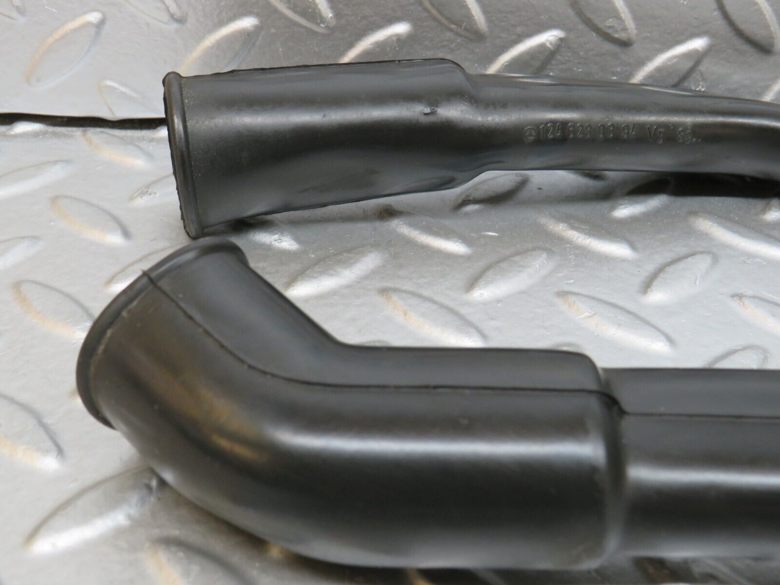 29387 Mercedes-Benz W124 260E Water Drain Hose Pair 1246280194 1246280394