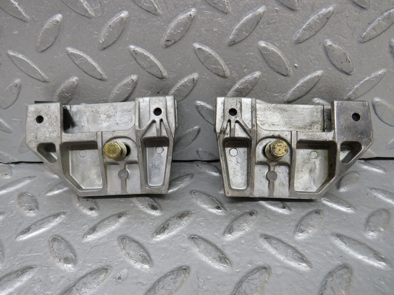 37818 Mercedes-Benz A124 320E Cabriolet Door Window Guide Bracket 2x 1247250132 1247250232