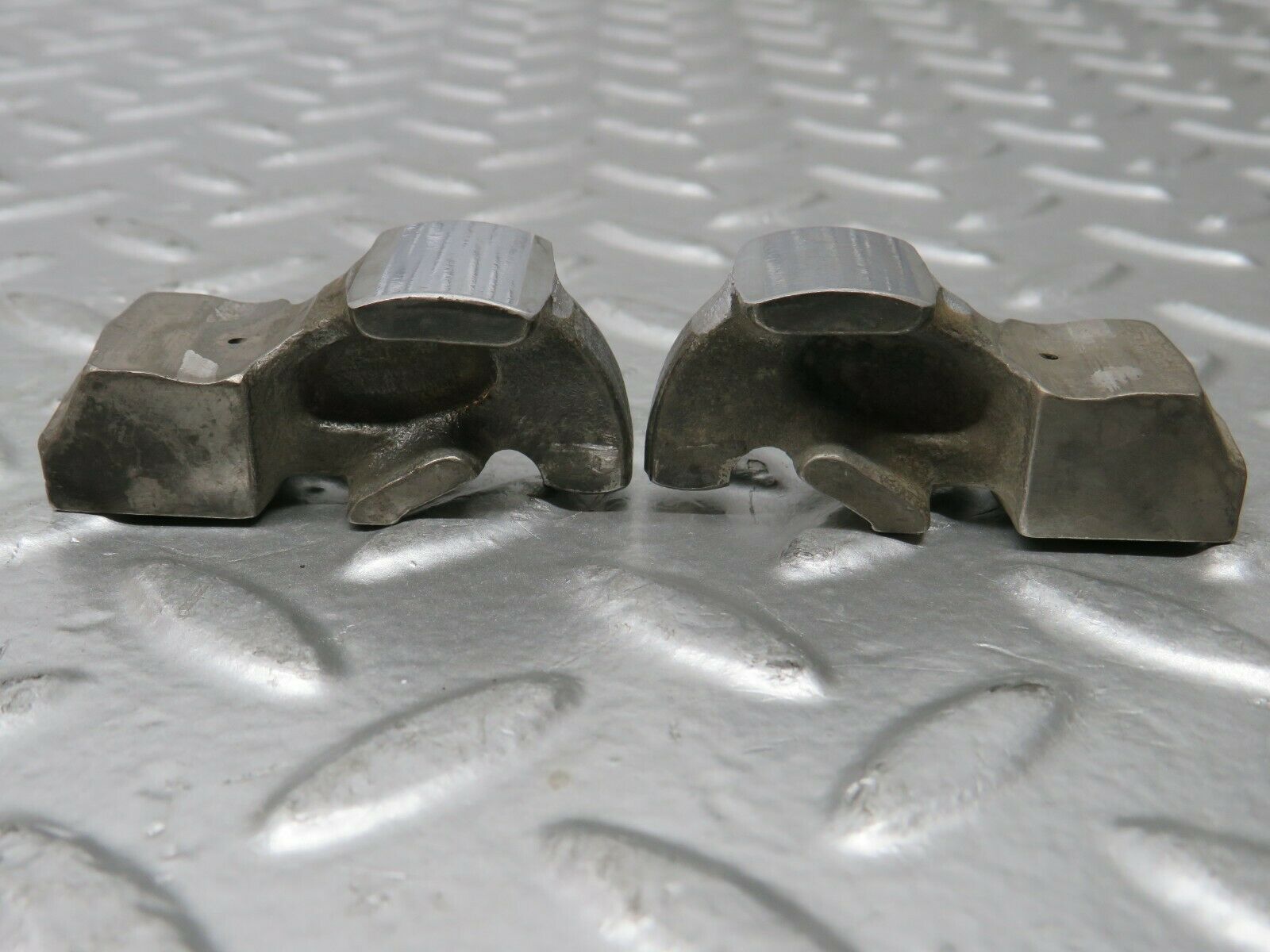 23574 Mercedes-Benz W114 280E Valve Rocker Arm With Retaining Spring