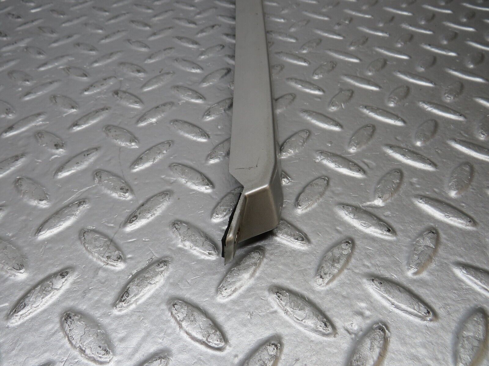 39695 Mercedes-Benz R129 320SL Coupe Left Headlight Lower Trim 1298260577 1298260777