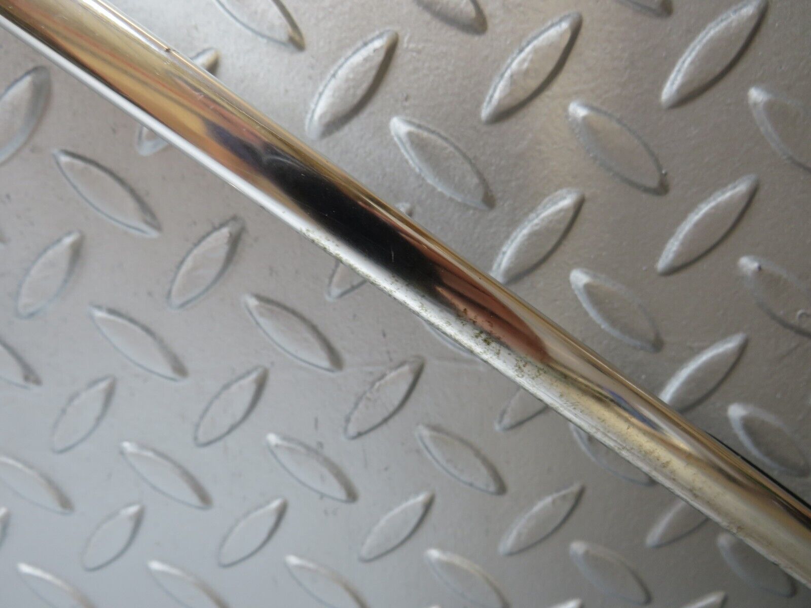 37028 Mercedes-Benz C126 420SEC Coupe Roof Chrome Trim Right Side