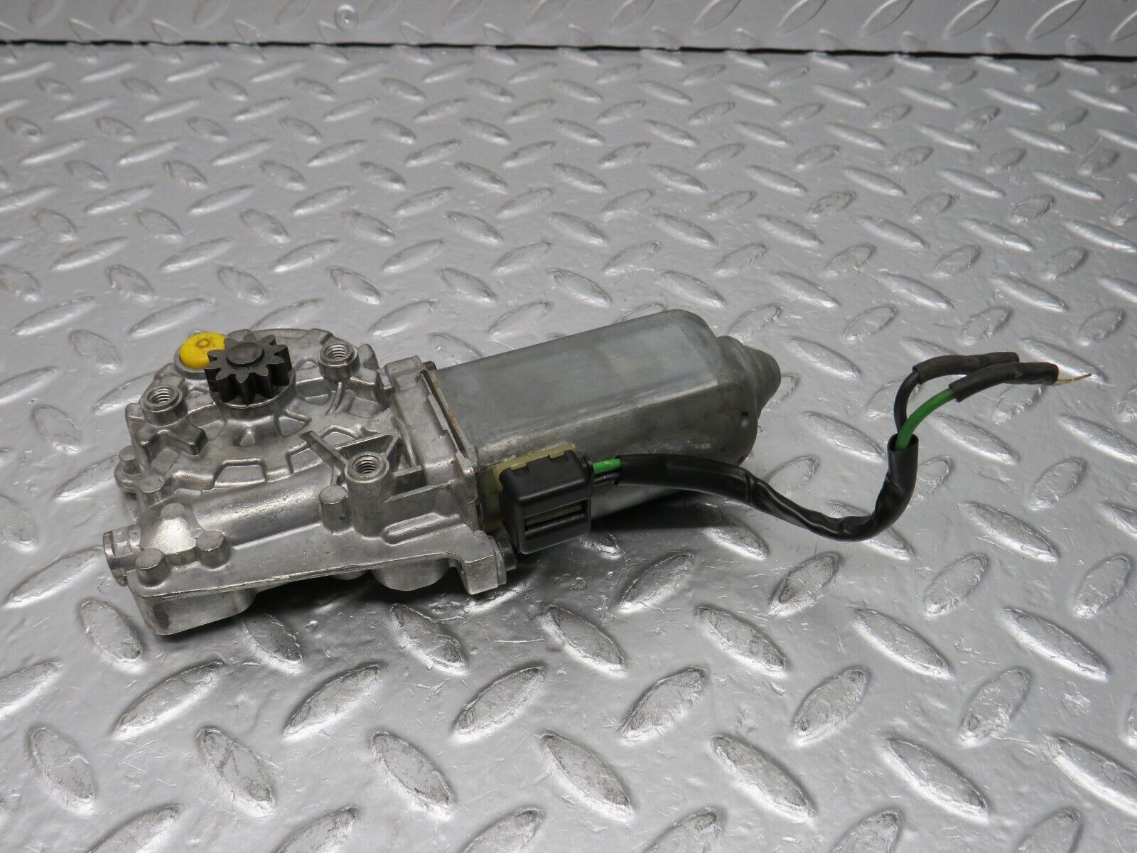 32451 Mercedes-Benz S124 300TE Window Regulator Motor Left Bosch 0130821284