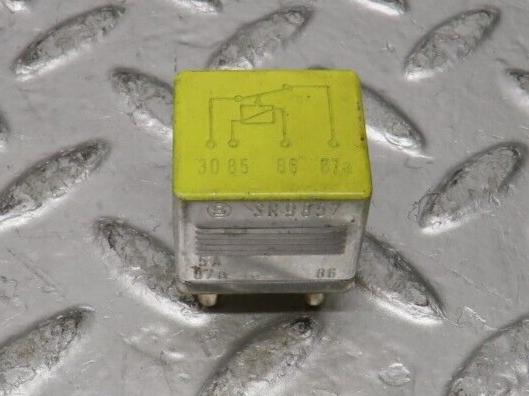 27199 Mercedes-Benz W123 280E Fuel Cut Off Relay 0015426119