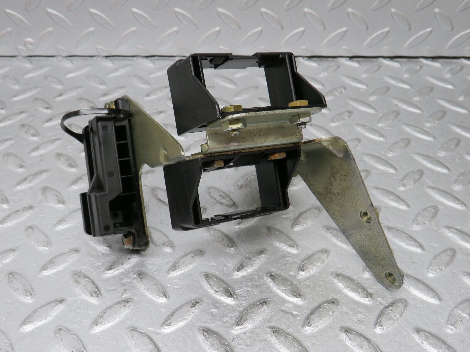 36186 Mercedes-Benz W126 420SE Diagnostic Connector With Bracket 1265459740