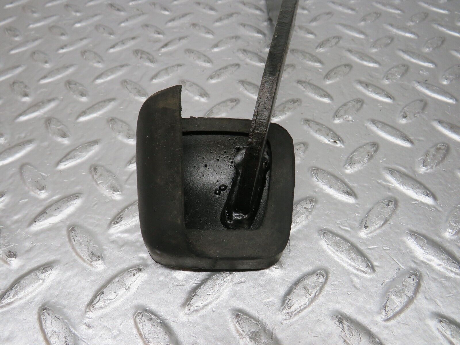 31146 Mercedes-Benz W123 200D Brake Pedal With Rubber
