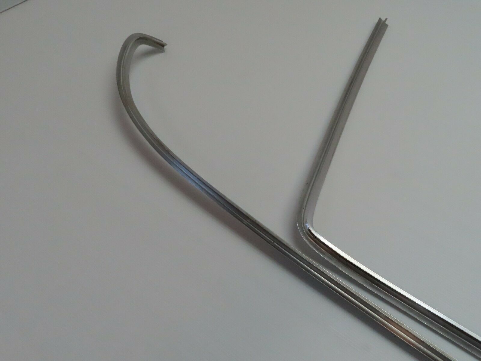 7448 Mercedes-Benz W116 450SE Front Windscreen Chrome Frame